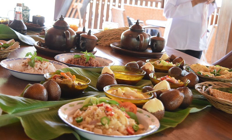 Pawon Semar Sajikan Masakan Tradisional Olahan Salak