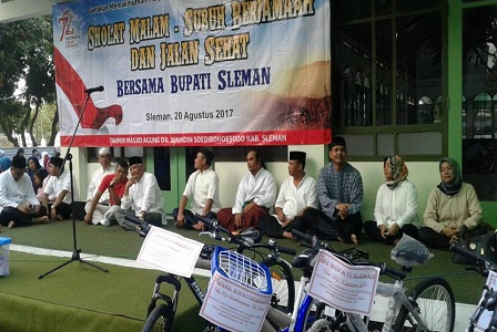 Ribuan Jamaah ikuti Sholat Malam Dan Jalan Sehat Bersama Bupati Sleman