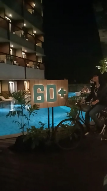 Earth Hour dan #OneManOneTreeChallenge  Di THE 1O1 Yogyakarta Tugu