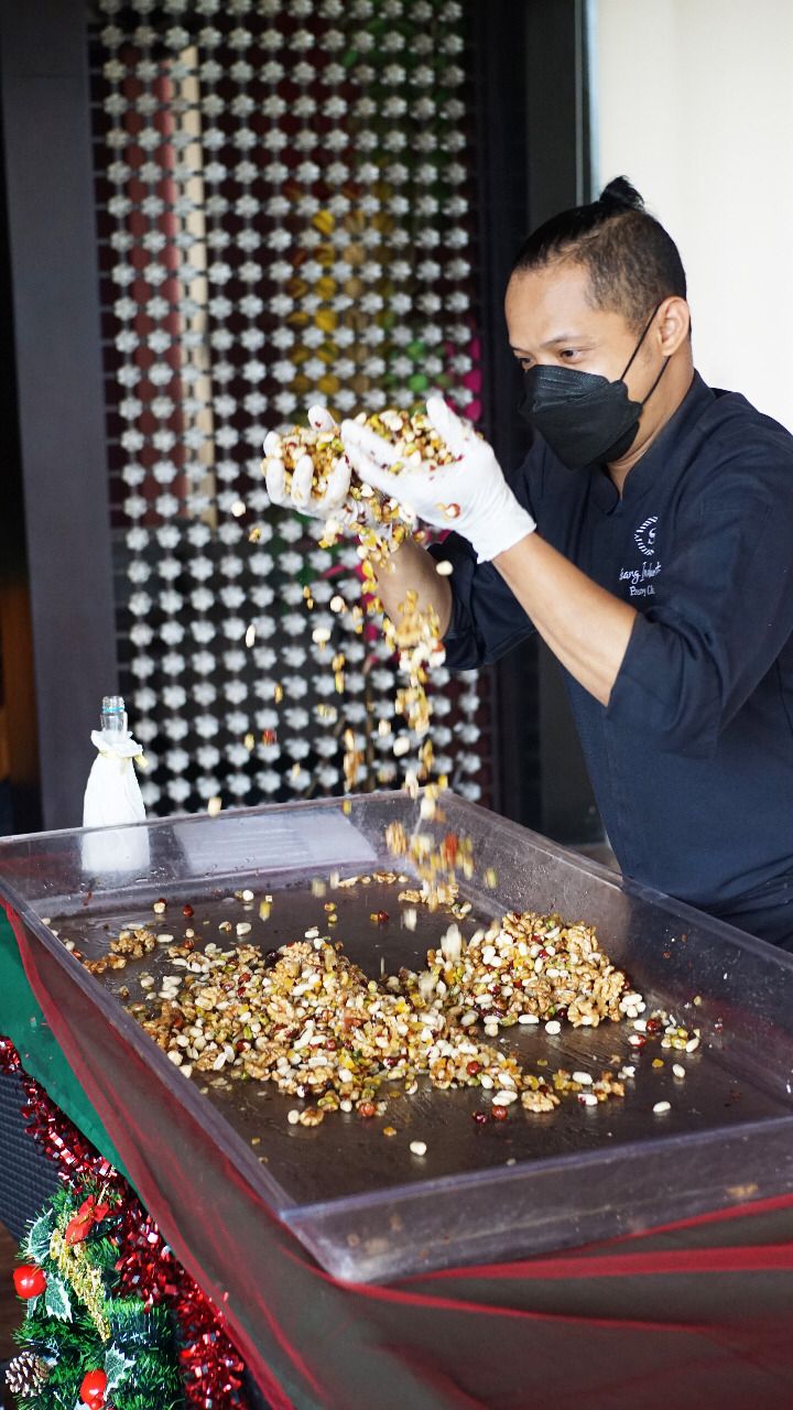 Cake Mixing Ceremony di Sheraton Mustika Yogyakarta Resort and Spa