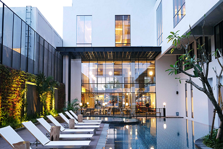 Sunset Spree Poolside Party di GAIA Cosmo Hotel Yogyakarta