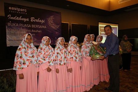 Keluarga Muslim Eastparc Berbagi Sahur Dan Buka Puasa Bersama Anak Panti Asuhan
