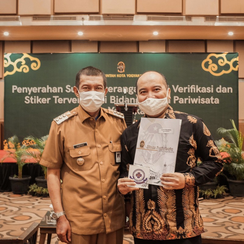 Harper Malioboro Yogyakarta Mendapatkan Surat Keterangan Hasil Verifikasi dan Stiker Terverifikasi Bidang Usaha Pariwisata Kota Yogyakarta dari Pemerintah Kota Yogyakarta