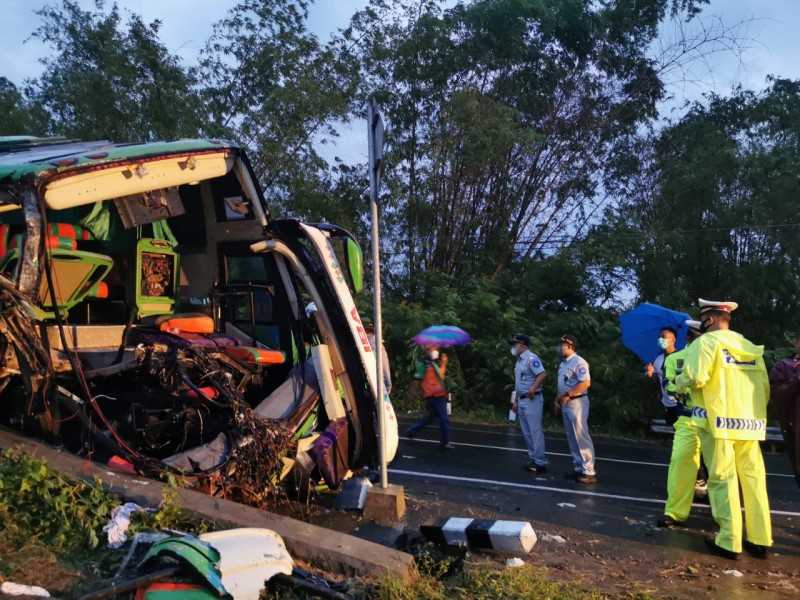 Bus Asal Solo Alami Kecelakaan Di Dlingo-Imogiri