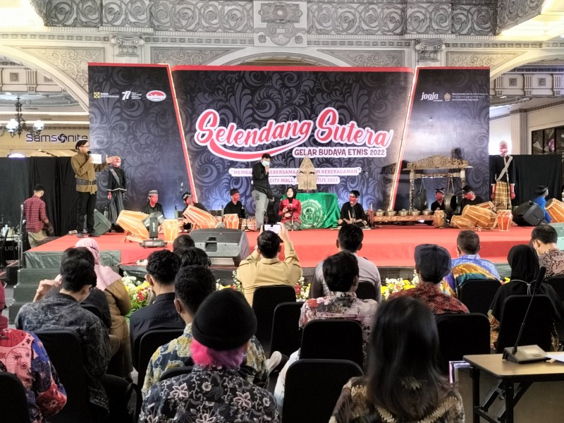 Dinas Kebudayaan (Kundha Kabudayan) Daerah Isimewa Yogyakarta Gelar Budaya Etnis Selendang Sutera Tahun 2022