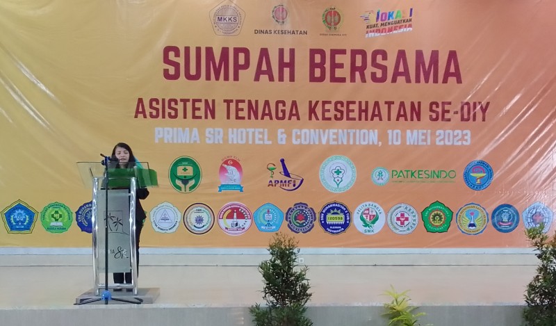 21 Sekolah Asisten Tenaga Kesehatan se-DIY Mengikrarkan Sumpah Bersama