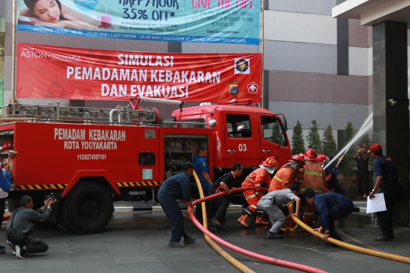 Fire Drill Simulation Jadi Agenda Rutin Grand Aston Yogyakarta
