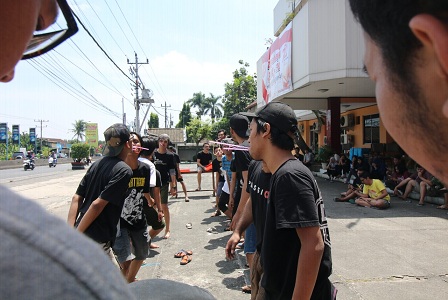 Endank Soekamti dan DOES University Gelar Upacara Peringatan Kemerdekaan