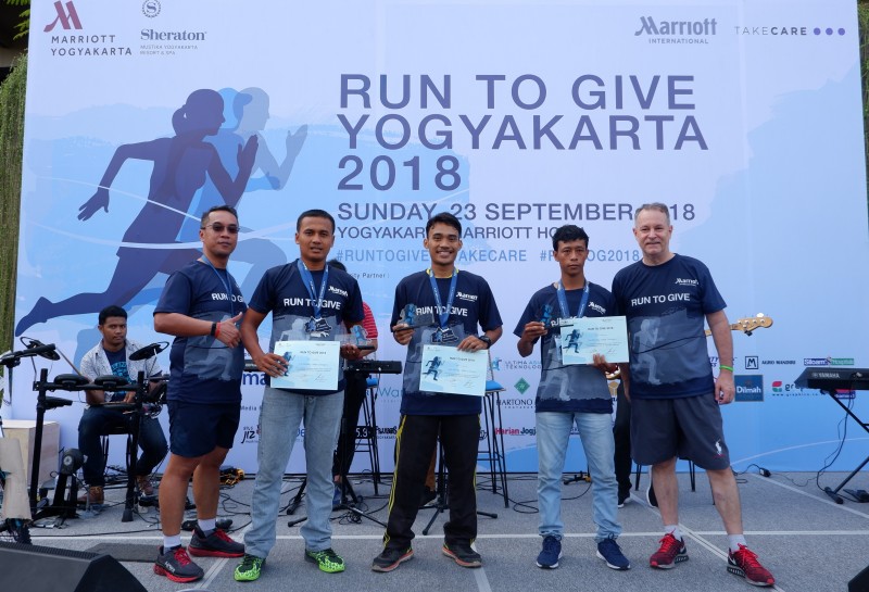 600 Peserta Berlari untuk Berbagi di Run to Give 2018