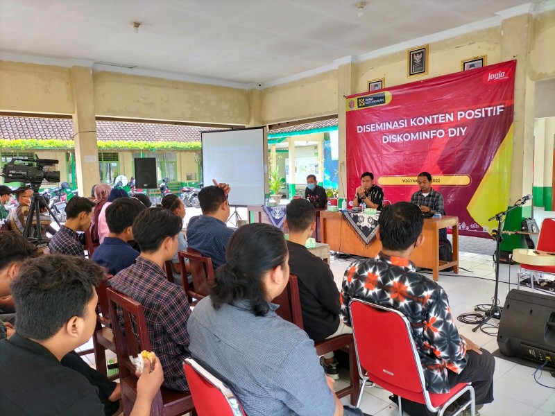 Diskominfo DIY Ajak Pemuda Kelurahan Guwosari Pajangan Bantul Bijak Bersosmed