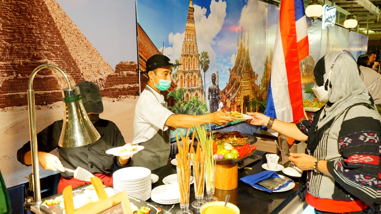 Makan Sepuasnya Sambil Berkeliling Dunia Di The Alana Yogyakarta