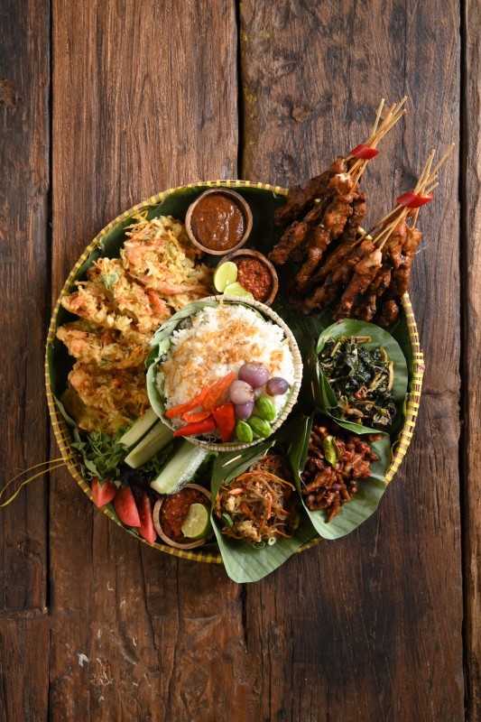 Nikmatnya Daharan Klangenan ala Kalluna Resto, Menambah Ruang Keakbraban