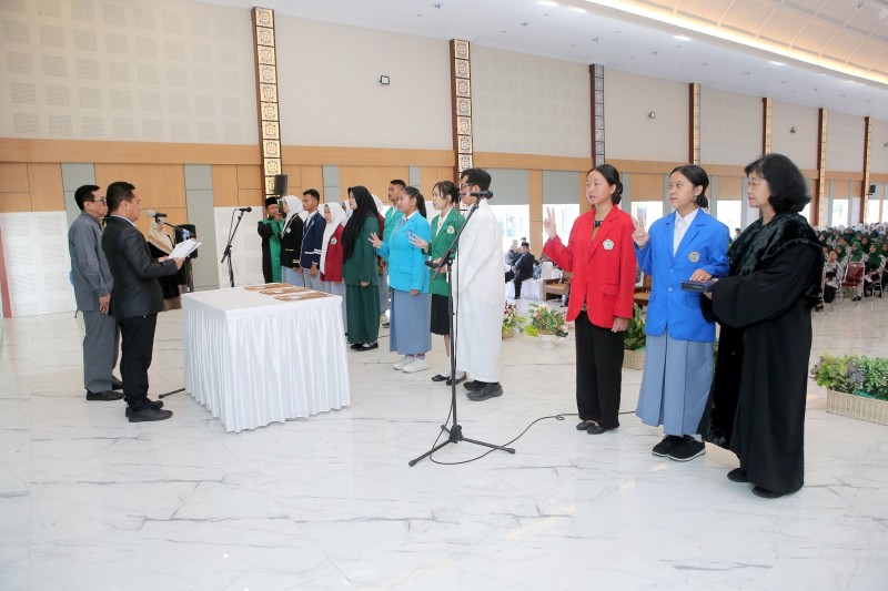 Pengambilan Sumpah Bersama Alumni SMK Kesehatan di Daerah Istimewa Yogyakarta Menyambut Generasi Baru Tenaga Penunjang Kesehatan yang Berkualitas