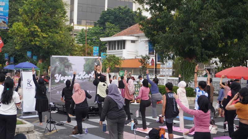 Ratusan Peserta Ramaikan “Yogayakarta – Yoga on the Street” di CFD Jl. Jend. Sudirman Yogyakarta