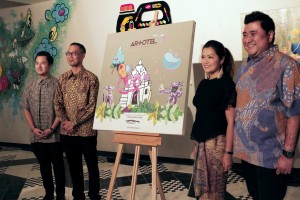 ARTOTEL_Group_with_Kanjeng_Pangeran_Haryo_Wironegoro_(_Erastus_Radjimin,_Christine_Radjimin,_KPH_Wironegoro,_dan_Eduard_Rudolf_Pangkerego_).JPG