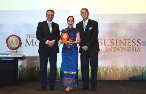 Royal_Ambarrukmo_Yogyakarta_-_(left_ro_right)_H.E_Jari_Sinkari,_Maya_Dewi_Alistair_Speirs_at_MVB_Awards_2018-19_.jpg